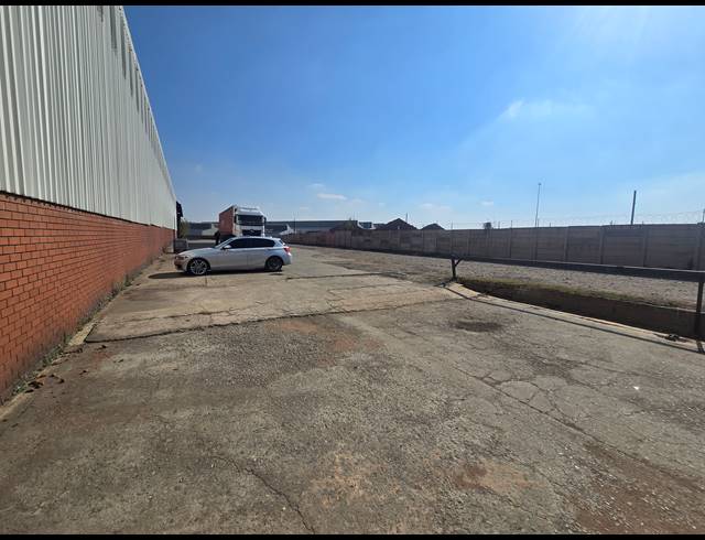 3,000M² WAREHOUSE TO LET IN BOKSBURG EAST
